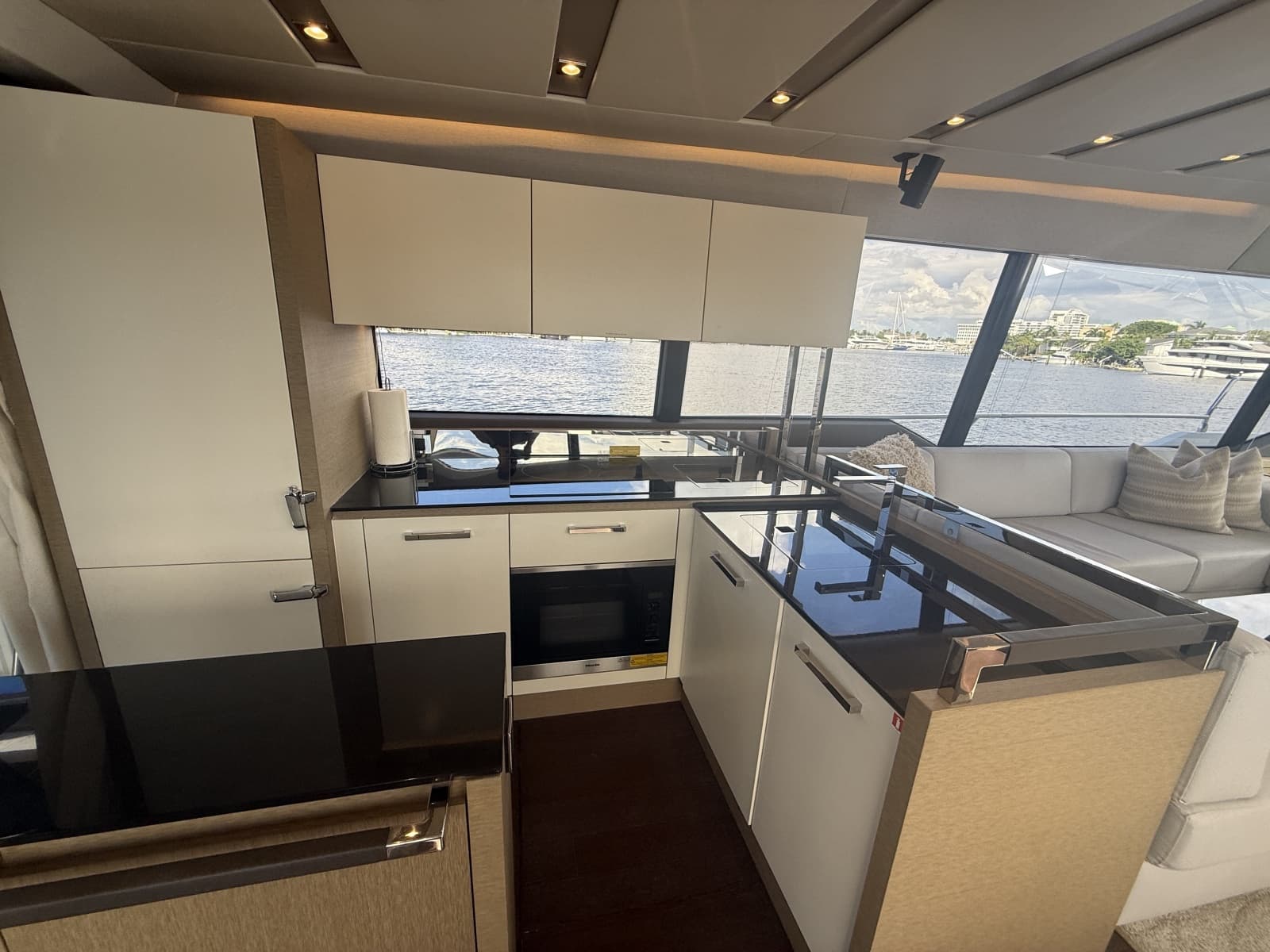 2018 Prestige 680 Flybridge - Photo 15