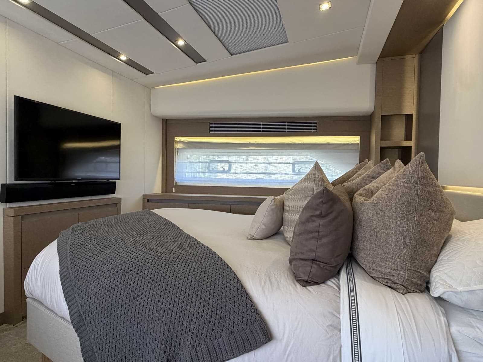 2018 Prestige 680 Flybridge - Photo 23