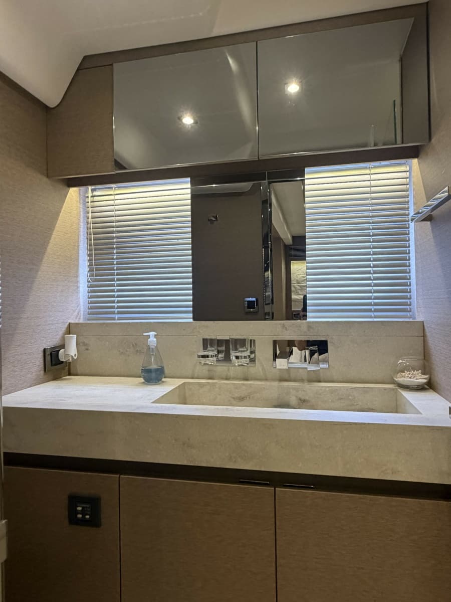 2018 Prestige 680 Flybridge - Photo 28