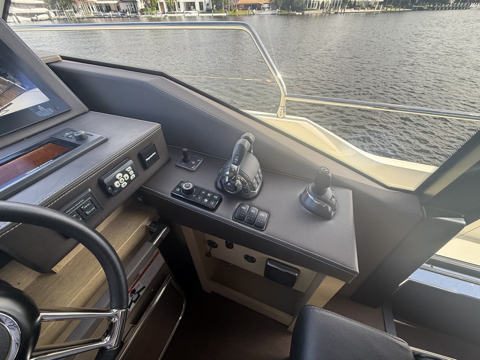 2018 Prestige 680 Flybridge - Photo 21