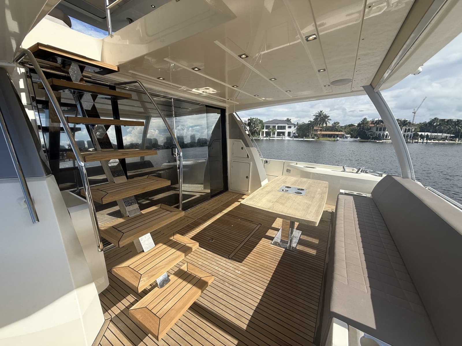 2018 Prestige 680 Flybridge - Photo 10