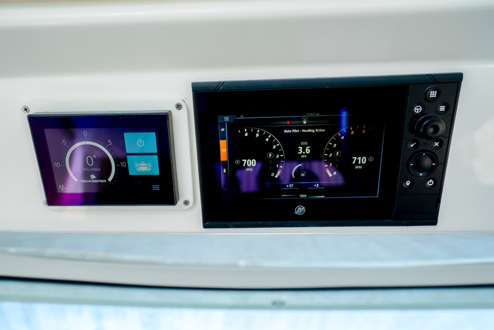 2023 Tiara Yachts 43 LS - Photo 33