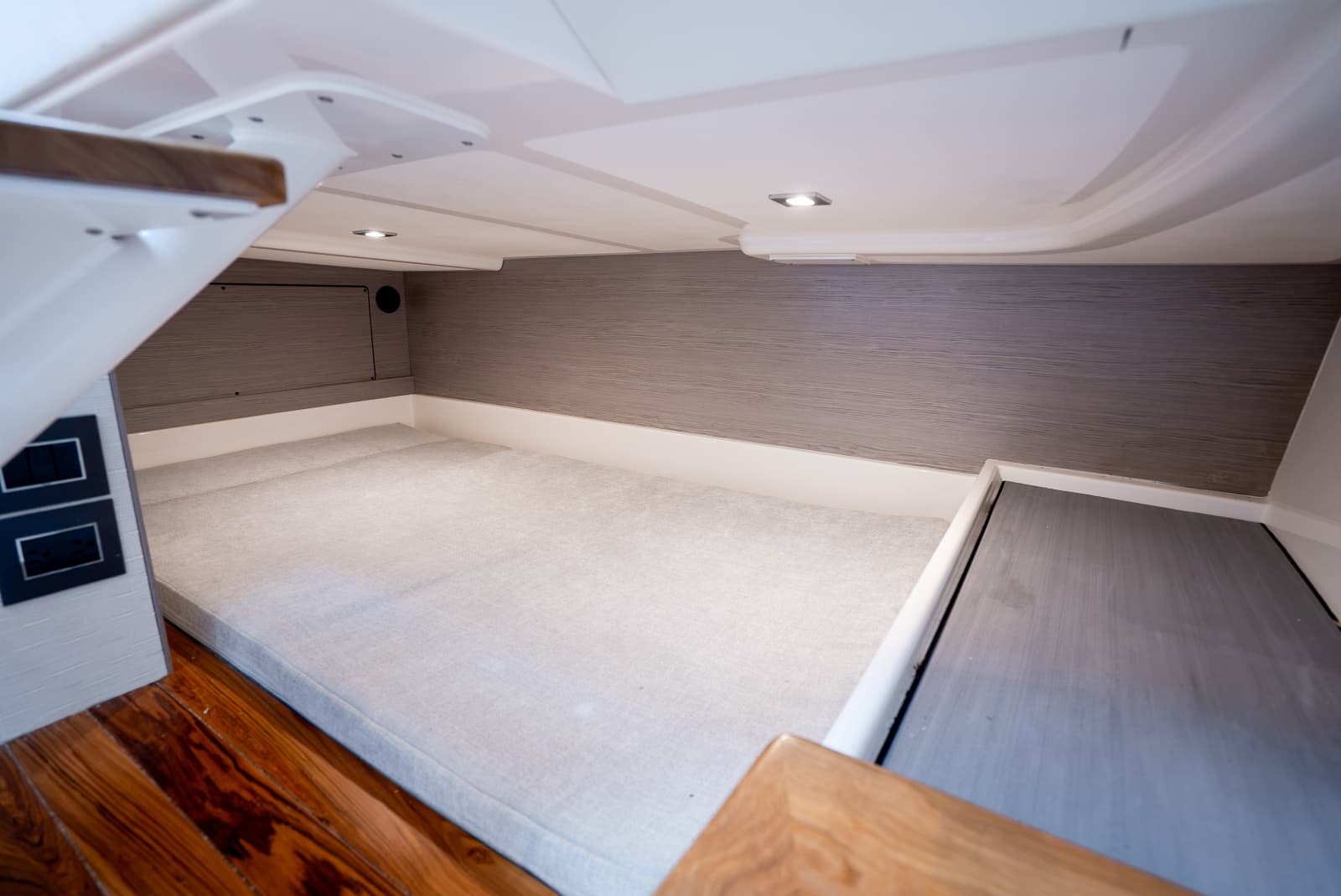 2023 Tiara Yachts 43 LS - Photo 41
