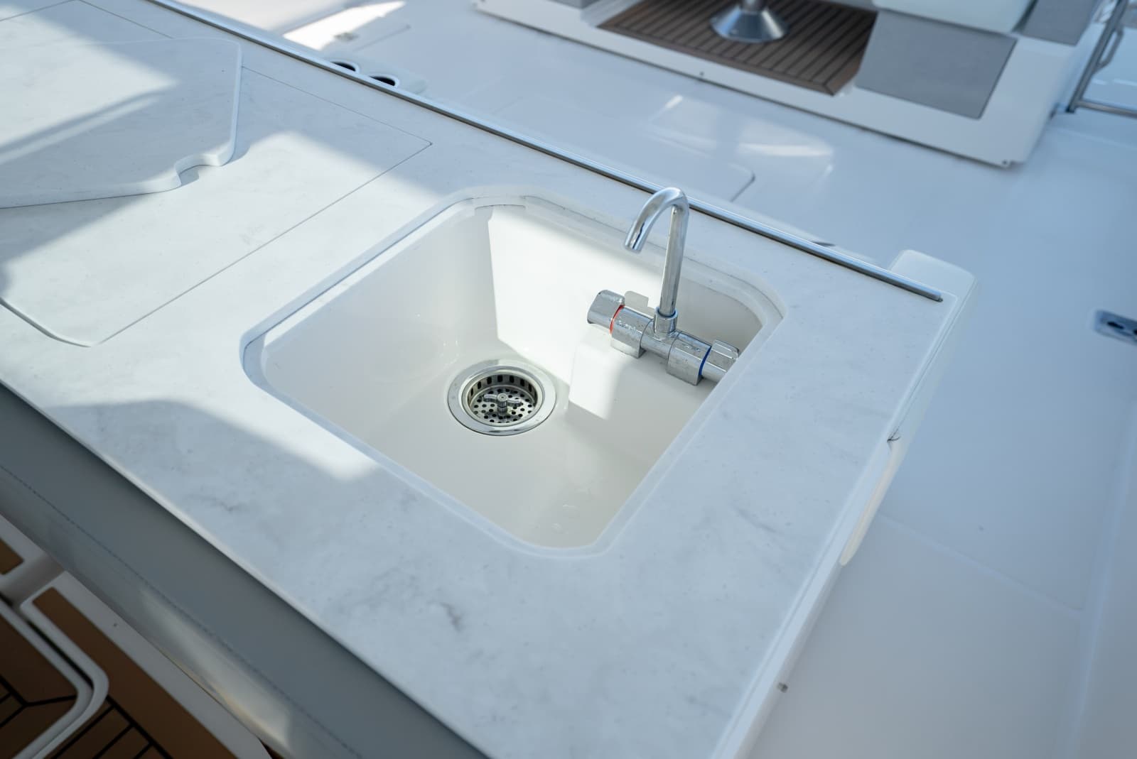 2023 Tiara Yachts 43 LS - Photo 25