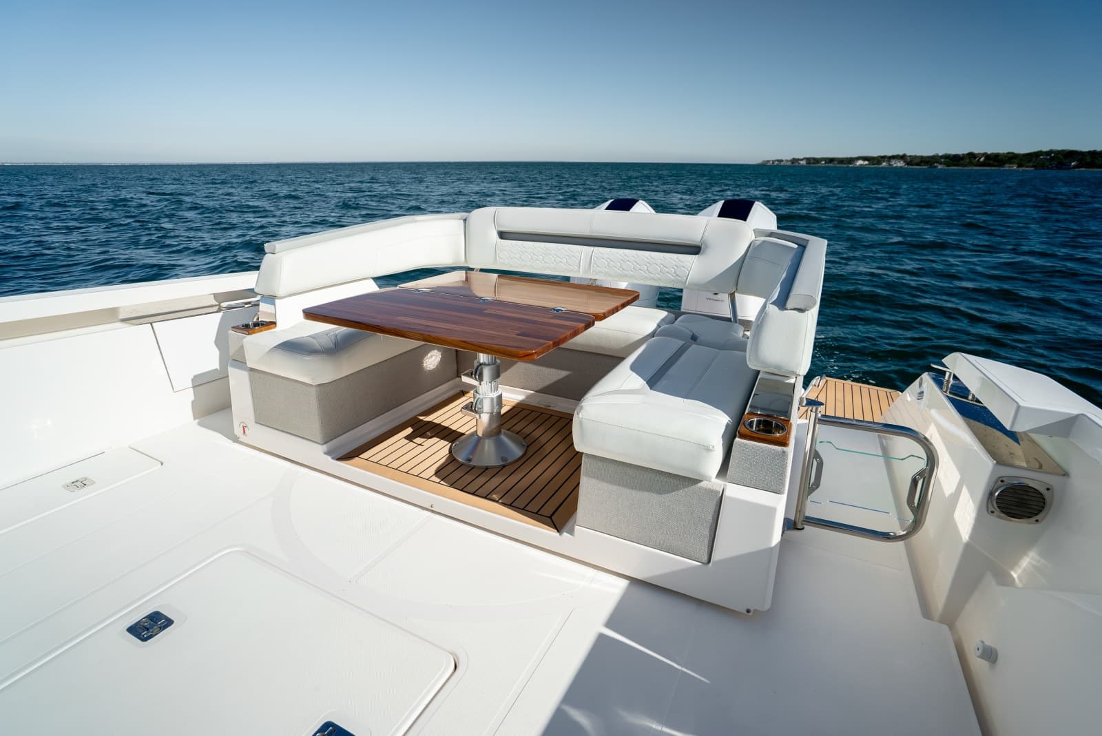 2023 Tiara Yachts 43 LS - Photo 17