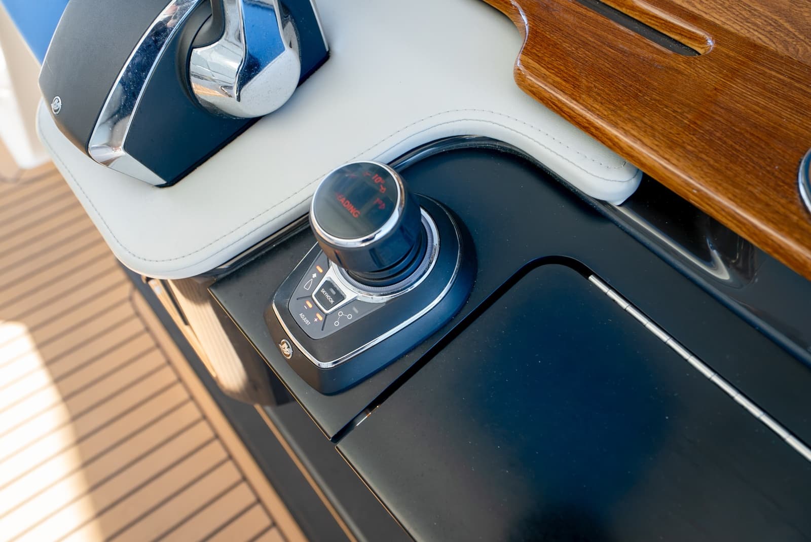 2023 Tiara Yachts 43 LS - Photo 30
