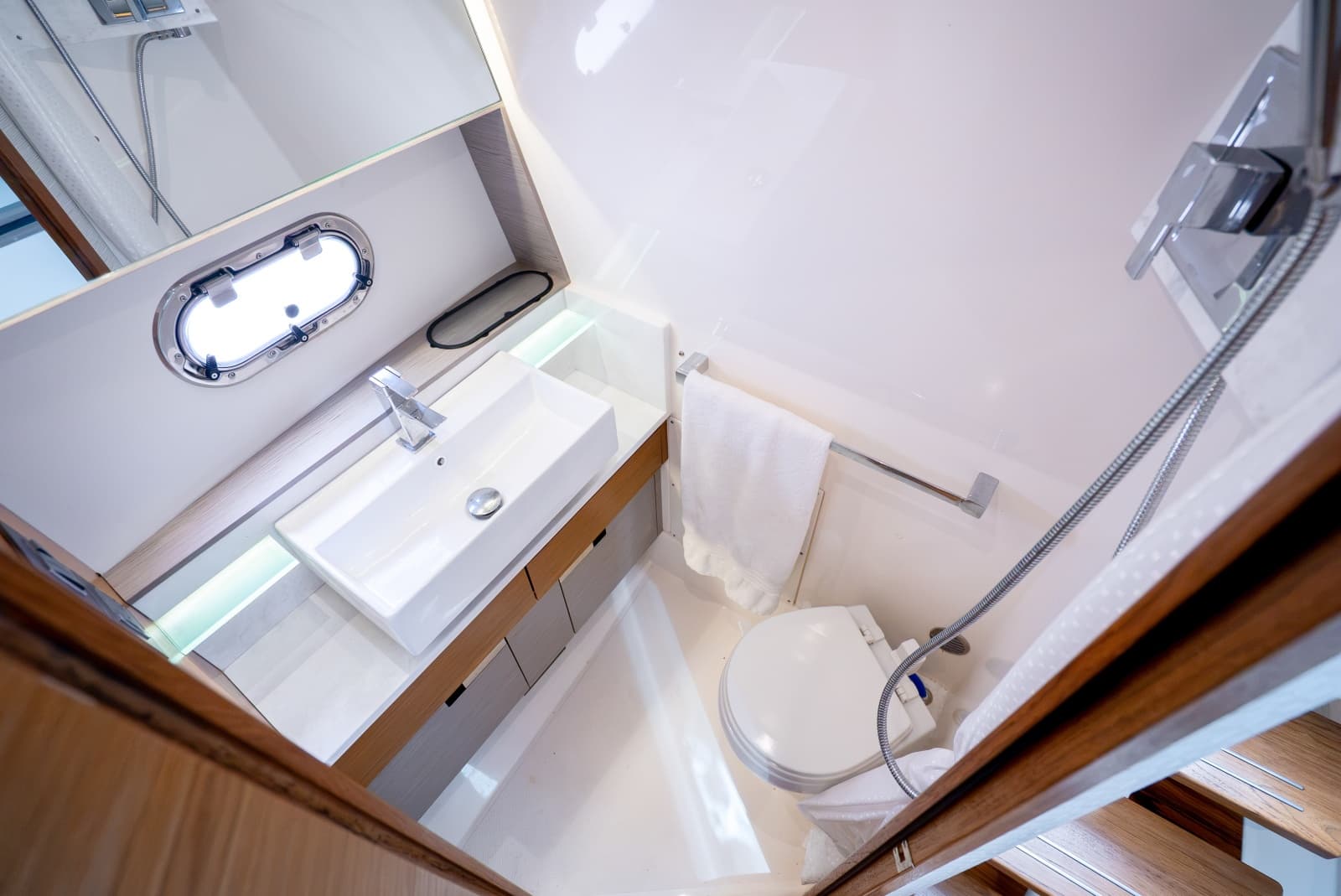 2023 Tiara Yachts 43 LS - Photo 42