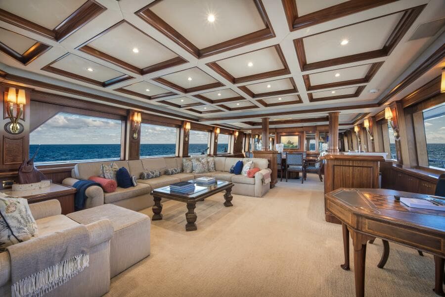 2002 Sovereign Raised Pilothouse - Photo 17