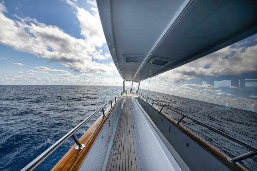 2002 Sovereign Raised Pilothouse - Photo 8