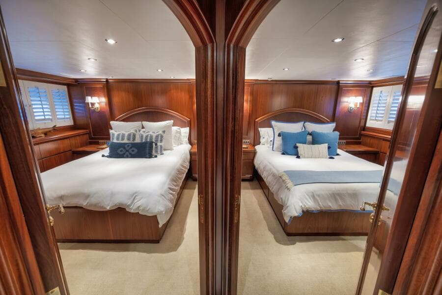 2002 Sovereign Raised Pilothouse - Photo 40