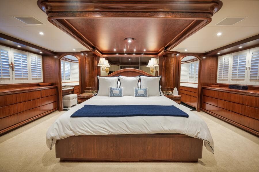 2002 Sovereign Raised Pilothouse - Photo 34