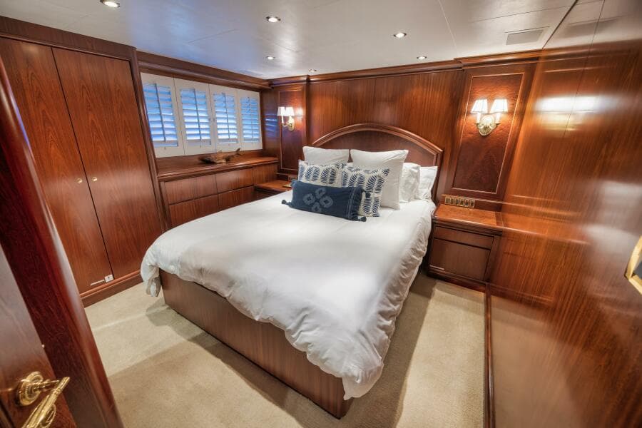 2002 Sovereign Raised Pilothouse - Photo 37