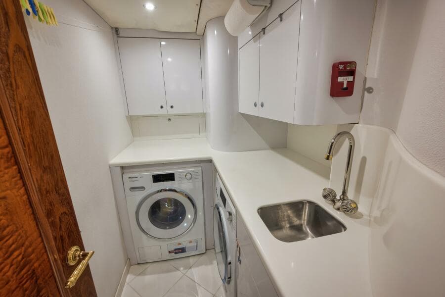 2002 Sovereign Raised Pilothouse - Photo 27