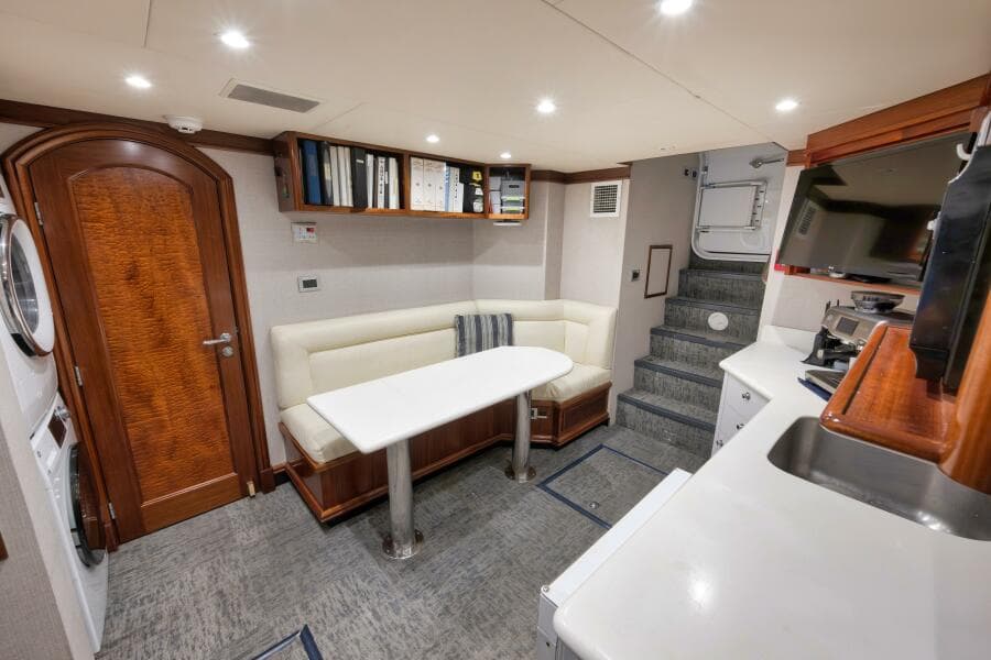2002 Sovereign Raised Pilothouse - Photo 49