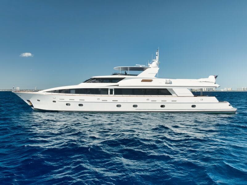 2002 Sovereign Raised Pilothouse - Photo 2