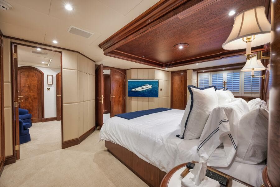 2002 Sovereign Raised Pilothouse - Photo 33