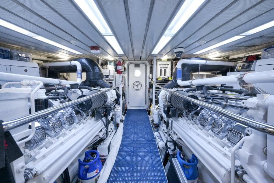 2002 Sovereign Raised Pilothouse - Photo 60