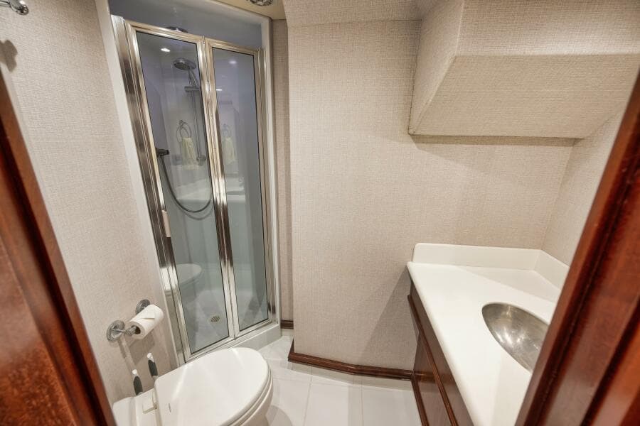 2002 Sovereign Raised Pilothouse - Photo 52