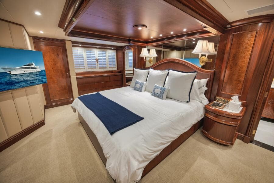 2002 Sovereign Raised Pilothouse - Photo 32