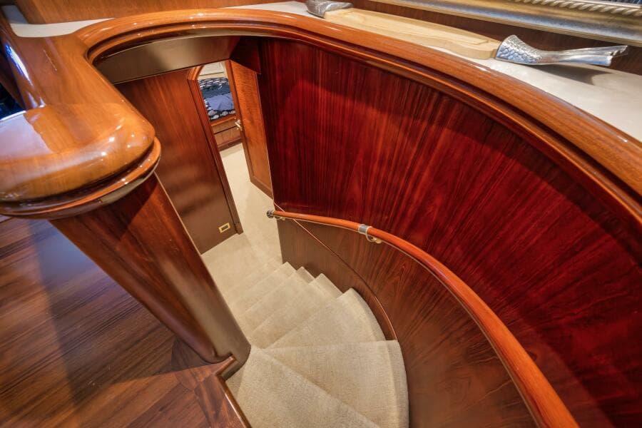 2002 Sovereign Raised Pilothouse - Photo 31