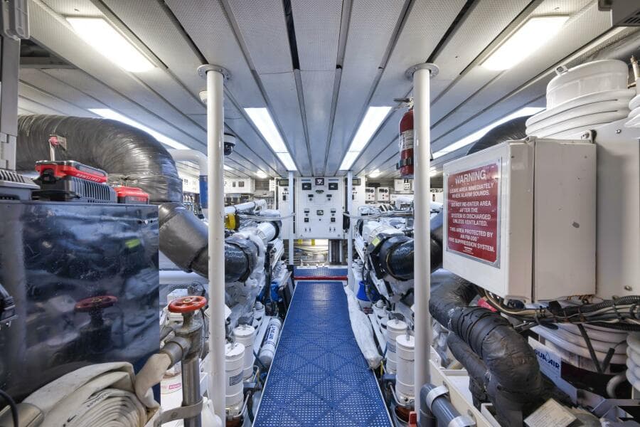 2002 Sovereign Raised Pilothouse - Photo 56