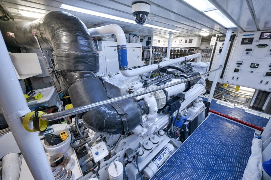 2002 Sovereign Raised Pilothouse - Photo 57
