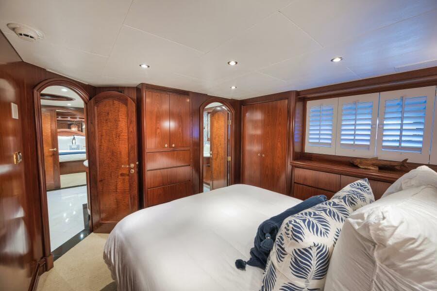 2002 Sovereign Raised Pilothouse - Photo 38