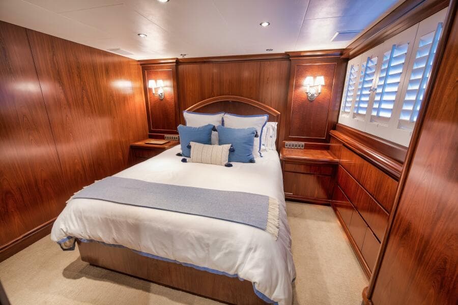 2002 Sovereign Raised Pilothouse - Photo 35
