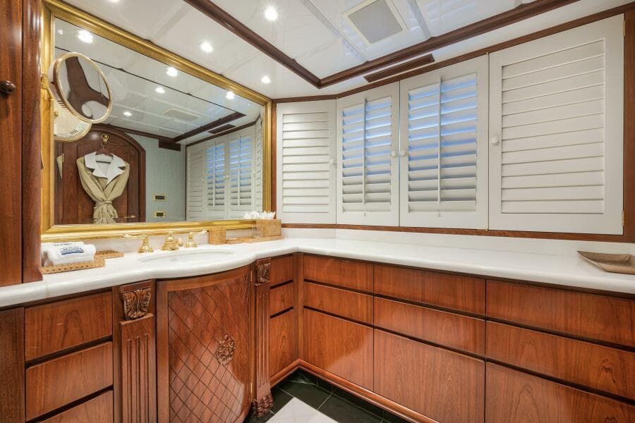 2002 Sovereign Raised Pilothouse - Photo 45