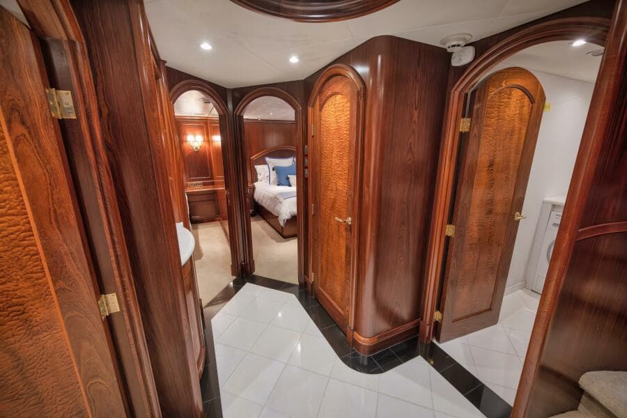 2002 Sovereign Raised Pilothouse - Photo 30
