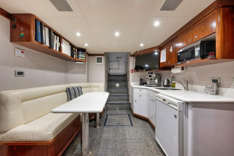 2002 Sovereign Raised Pilothouse - Photo 48