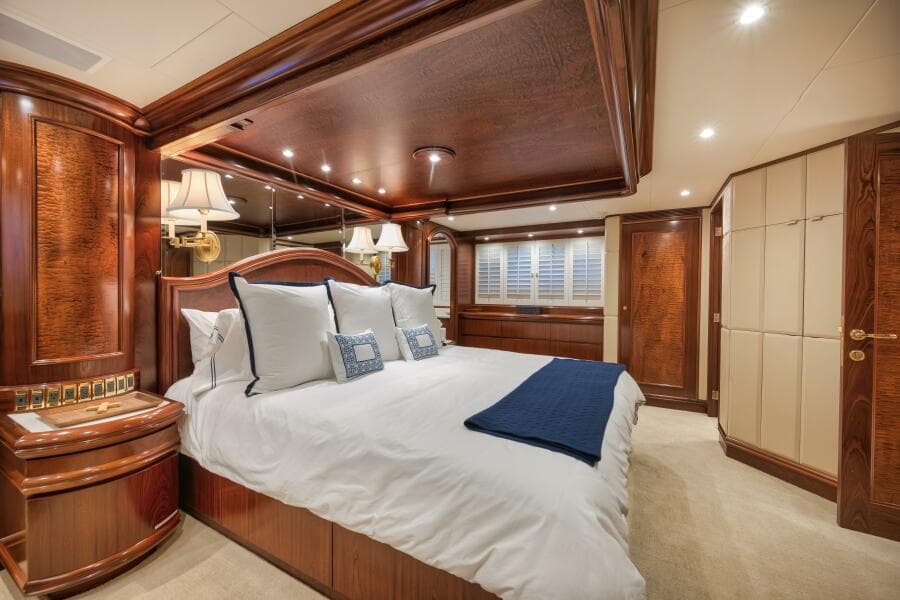 2002 Sovereign Raised Pilothouse - Photo 43