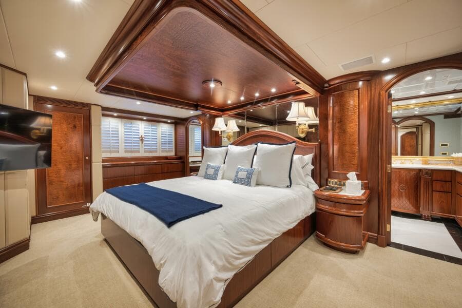 2002 Sovereign Raised Pilothouse - Photo 42