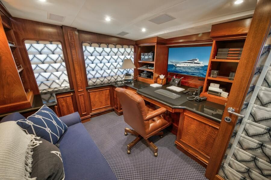 2002 Sovereign Raised Pilothouse - Photo 25