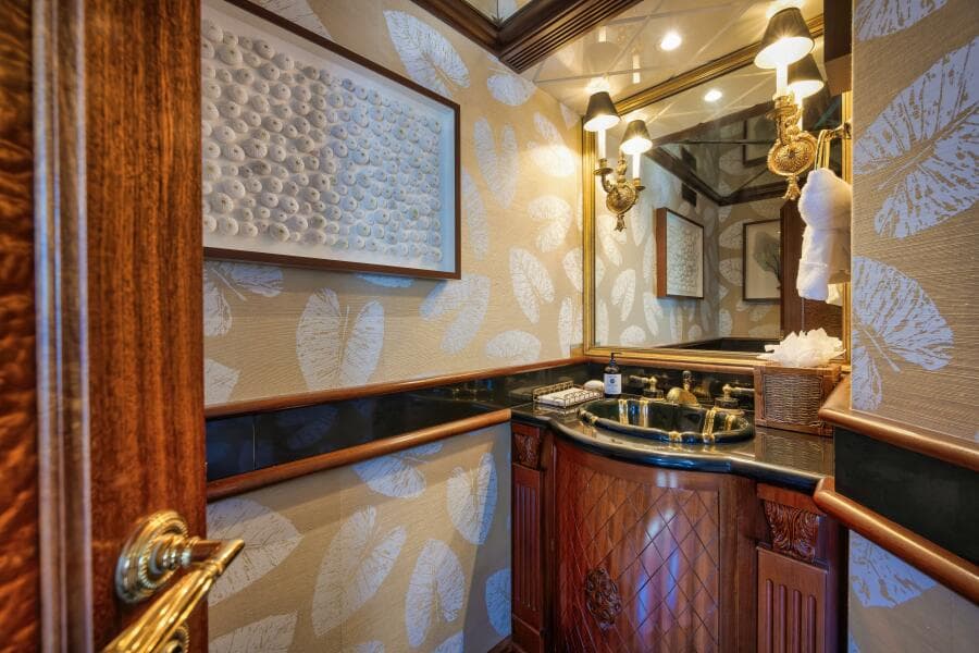 2002 Sovereign Raised Pilothouse - Photo 26