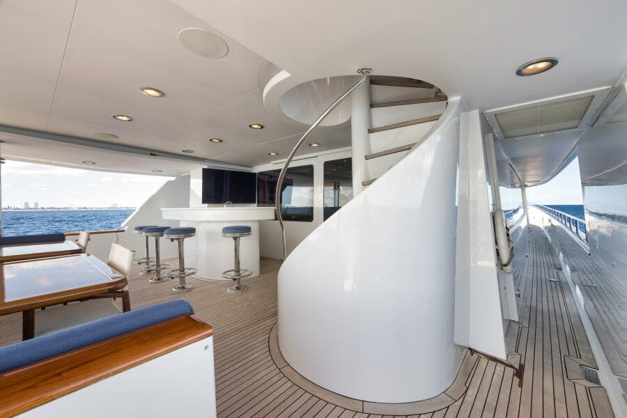 2002 Sovereign Raised Pilothouse - Photo 16