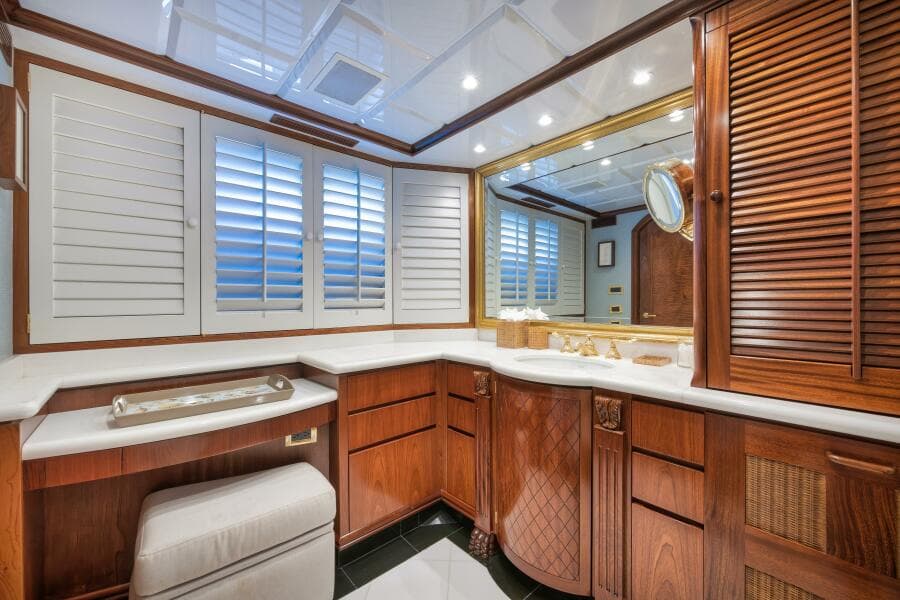 2002 Sovereign Raised Pilothouse - Photo 47