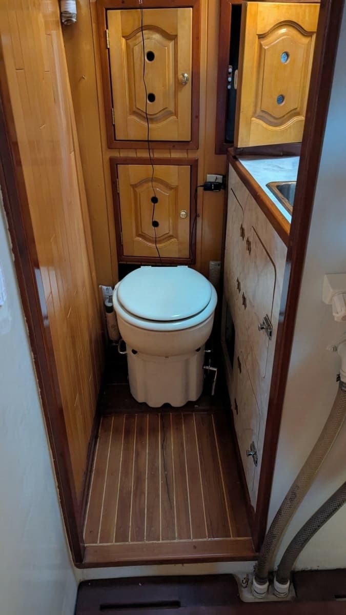 1998 Custom 42' Pilothouse Sailboat - Photo 25