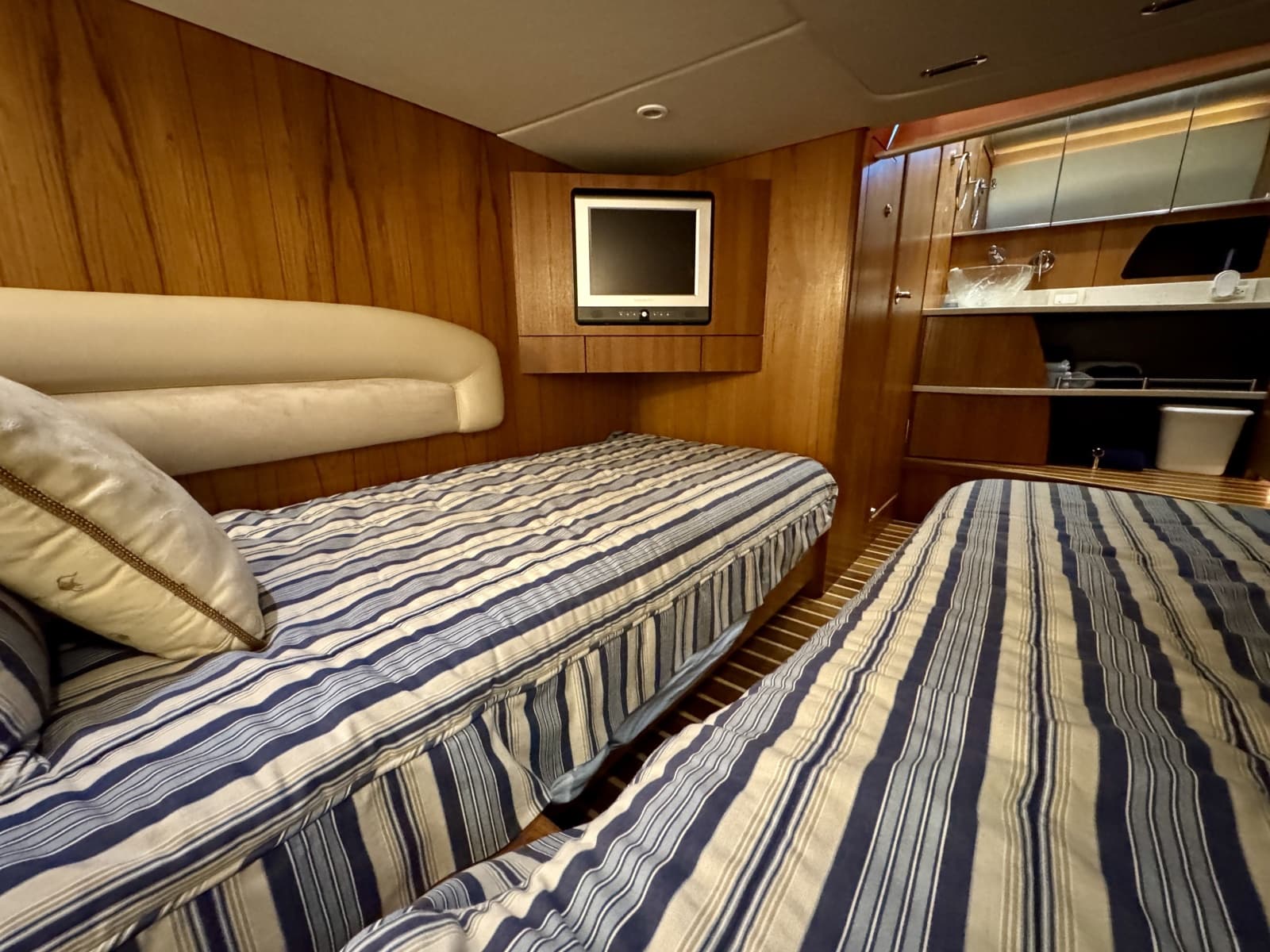 2006 Tiara Yachts 4300 Sovran - Photo 47