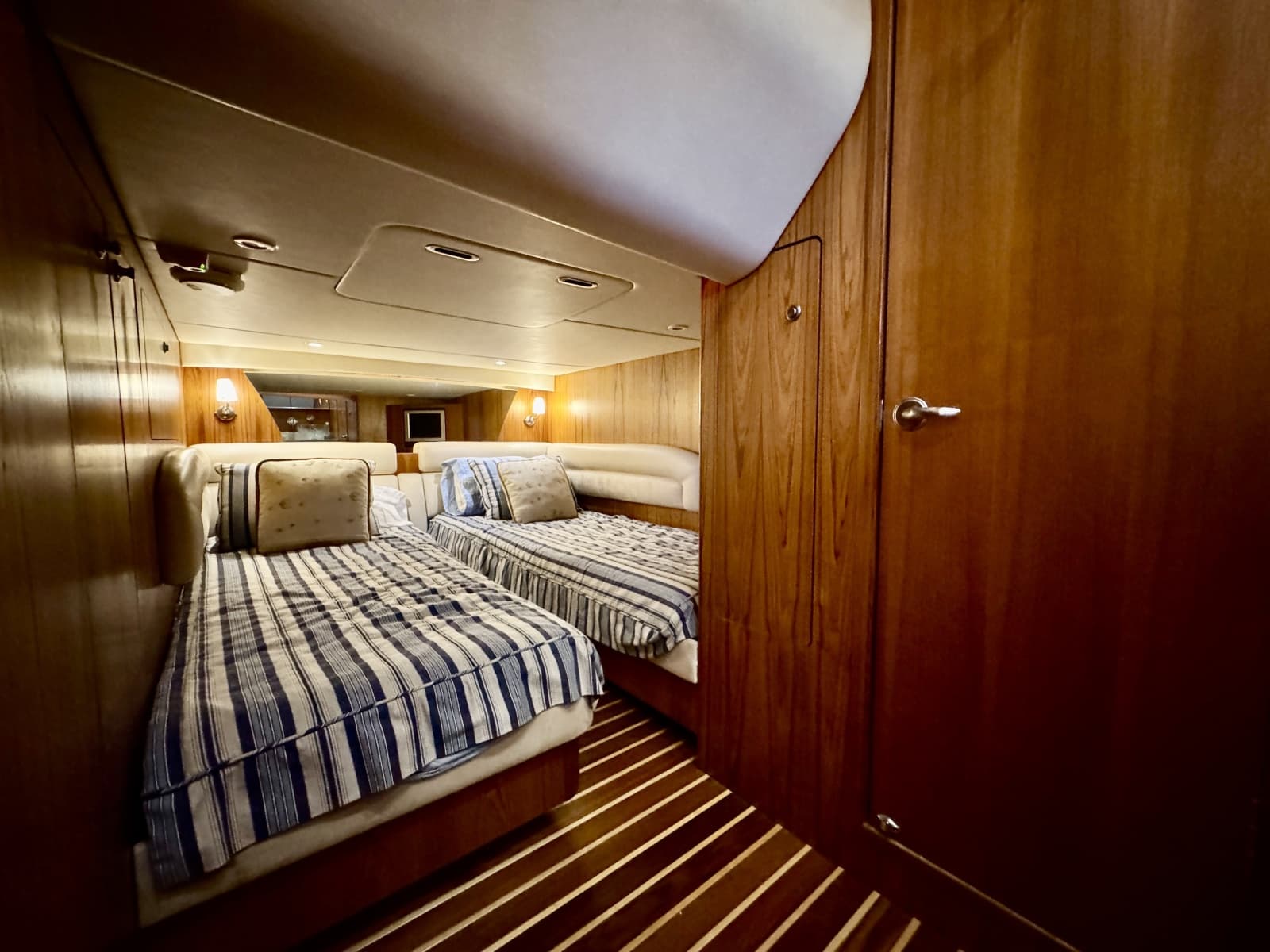 2006 Tiara Yachts 4300 Sovran - Photo 46