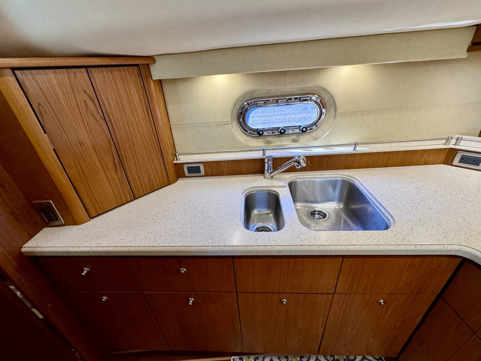 2006 Tiara Yachts 4300 Sovran - Photo 42