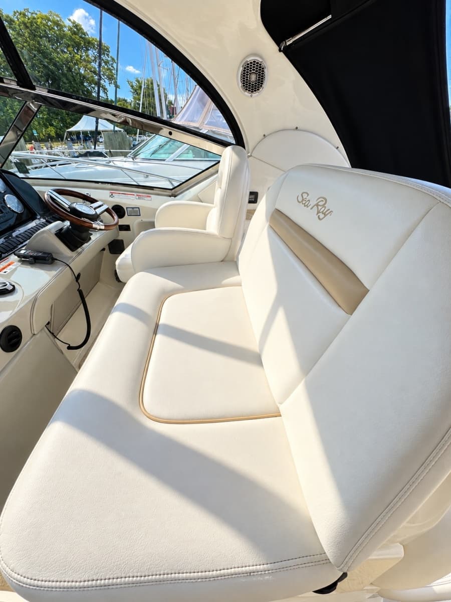 2010 Sea Ray 390 Sundancer - Photo 12