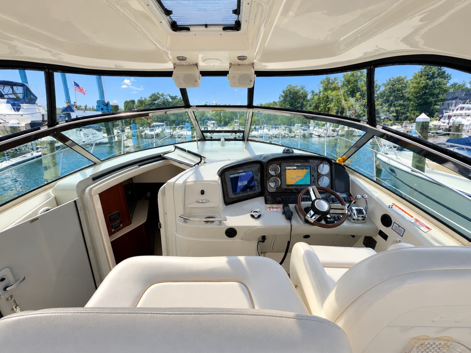2010 Sea Ray 390 Sundancer - Photo 10
