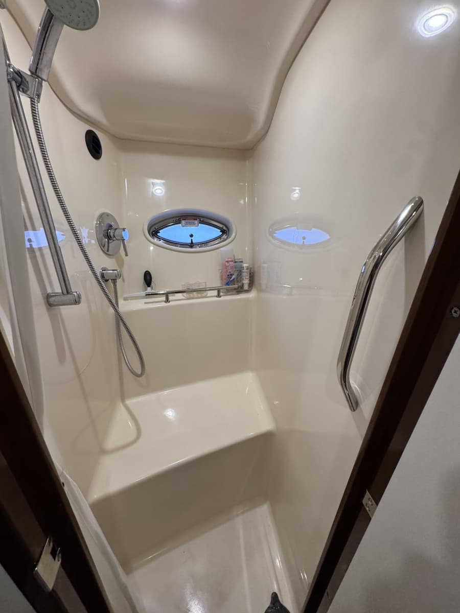 2010 Sea Ray 390 Sundancer - Photo 40