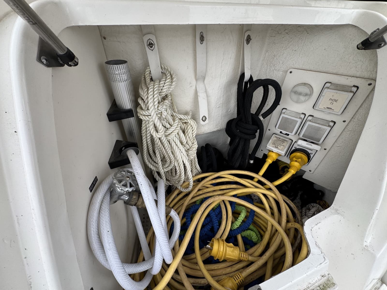 2010 Sea Ray 390 Sundancer - Photo 46