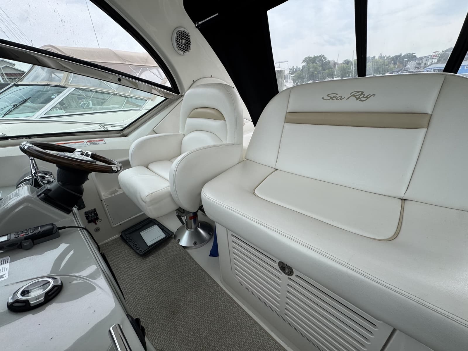 2010 Sea Ray 390 Sundancer - Photo 20