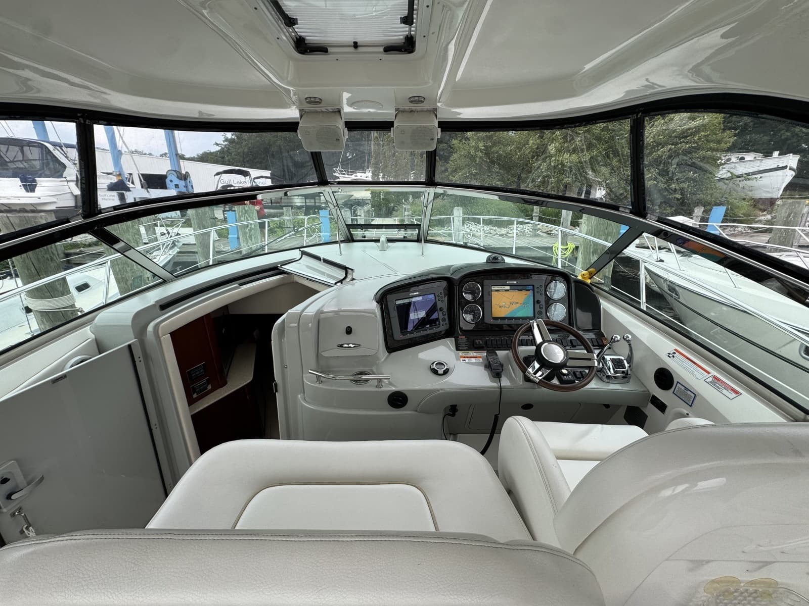 2010 Sea Ray 390 Sundancer - Photo 22