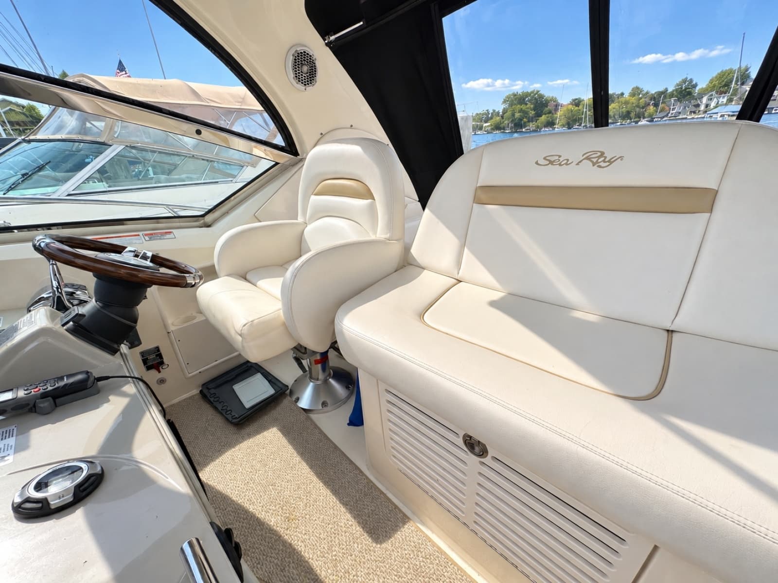 2010 Sea Ray 390 Sundancer - Photo 11