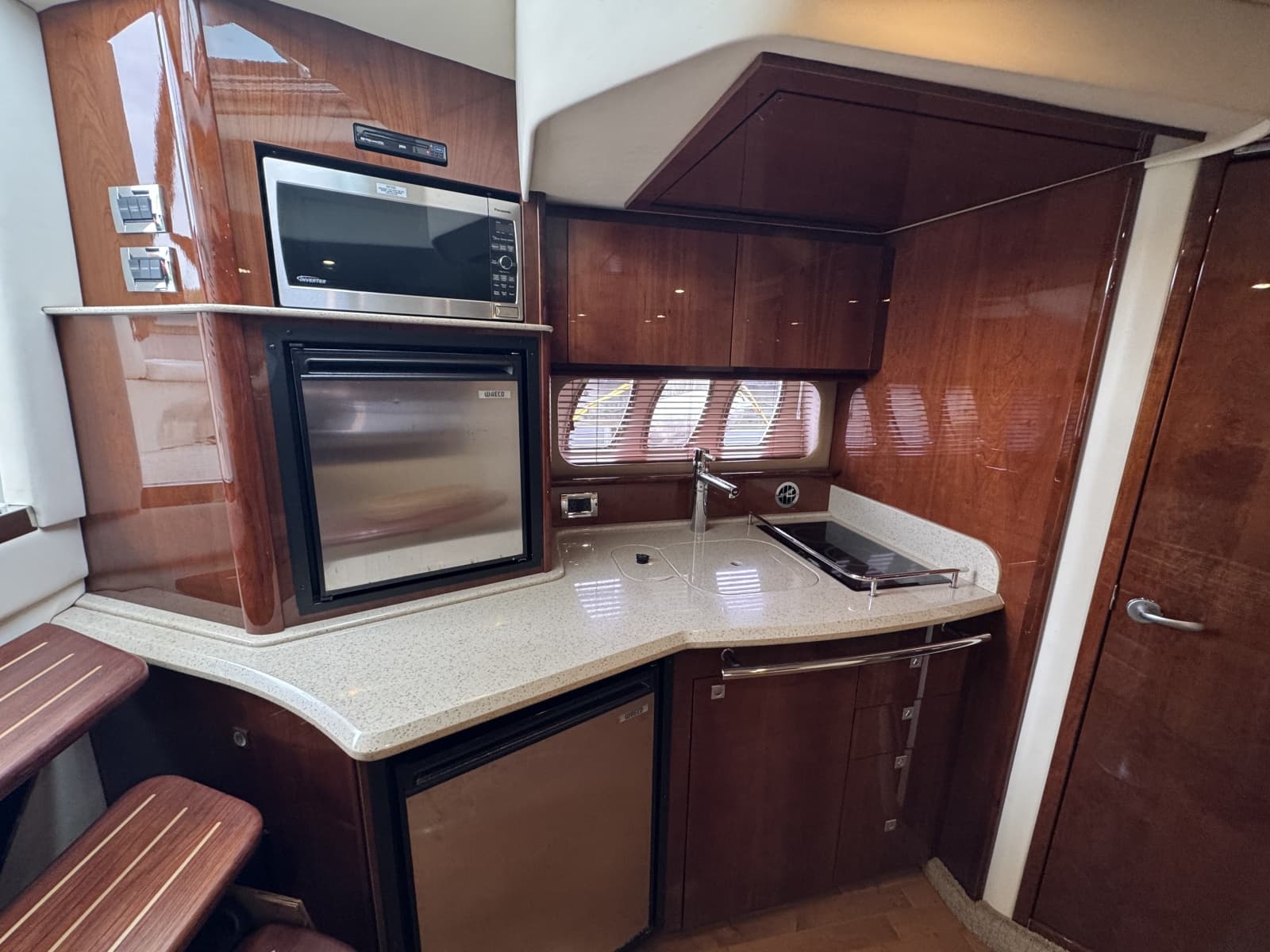 2010 Sea Ray 390 Sundancer - Photo 32
