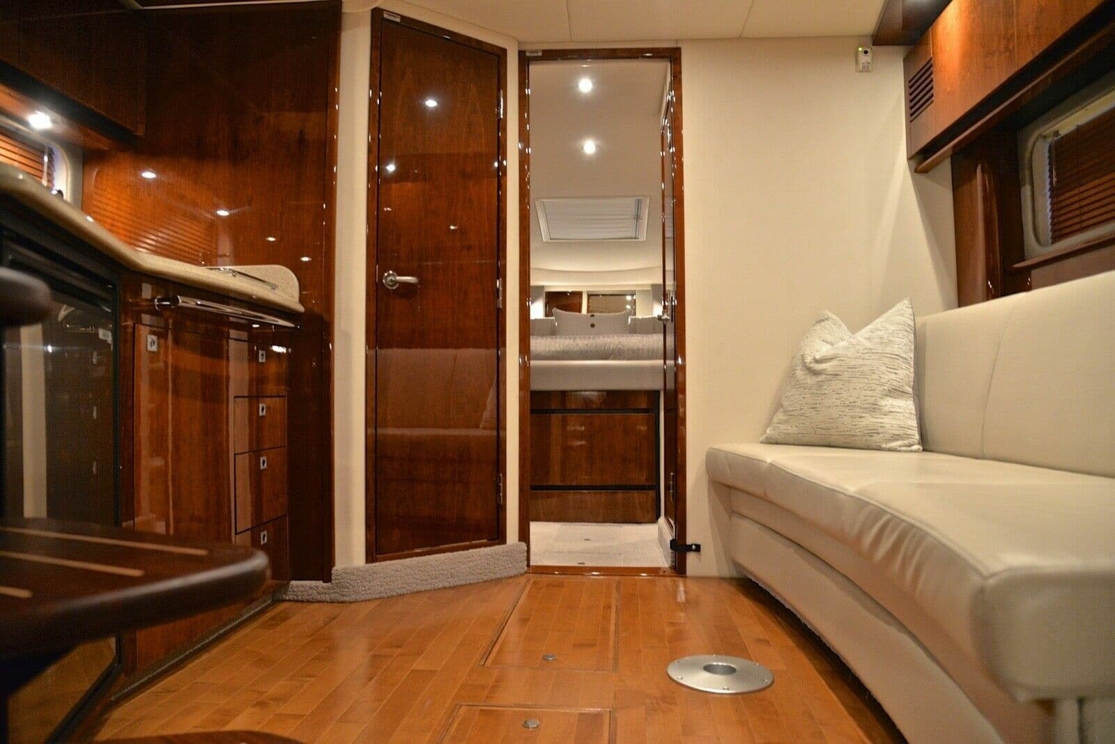 2010 Sea Ray 390 Sundancer - Photo 29